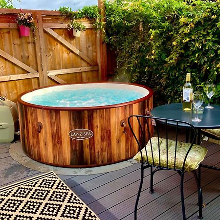 Elkstone Studio Private Hottub Pet Friendly Malvern 外观 照片