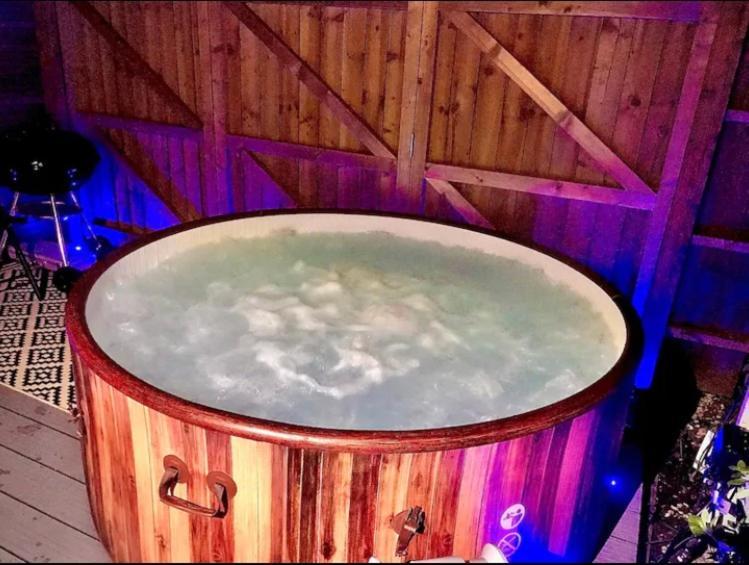 Elkstone Studio Private Hottub Pet Friendly Malvern 外观 照片