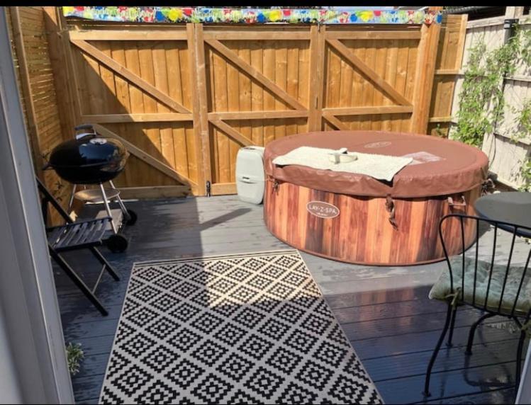 Elkstone Studio Private Hottub Pet Friendly Malvern 外观 照片