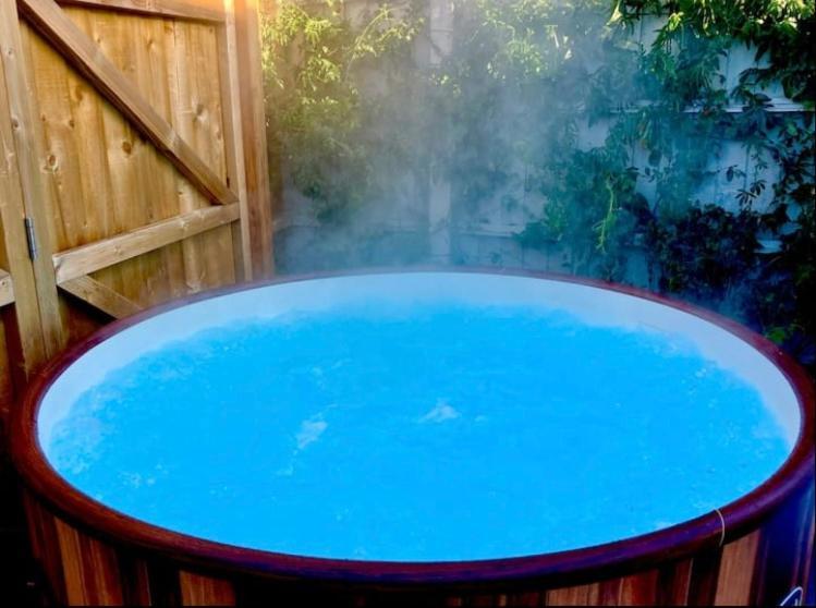 Elkstone Studio Private Hottub Pet Friendly Malvern 外观 照片
