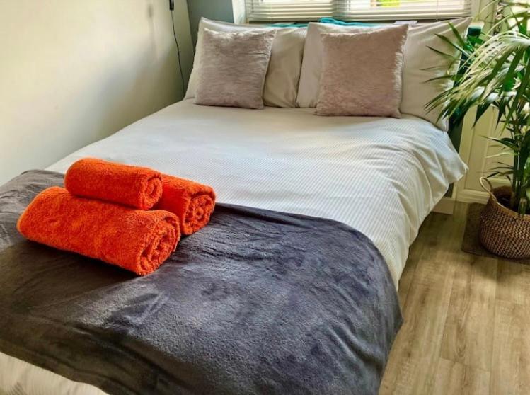 Elkstone Studio Private Hottub Pet Friendly Malvern 外观 照片